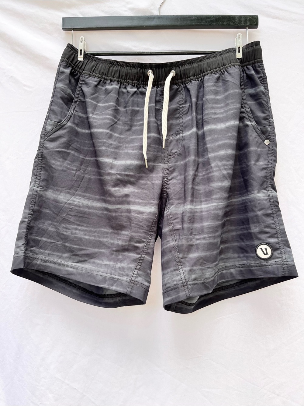 VUORI | MEN'S KORE 7" SHORTS LARGE IN BLACKSTRIPES LINED ATHLETIC - Picture 4 of 8